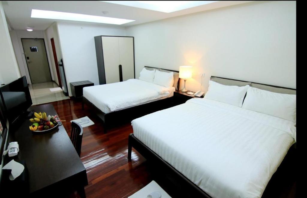 Myanmar Life Hotel Rangoon Buitenkant foto