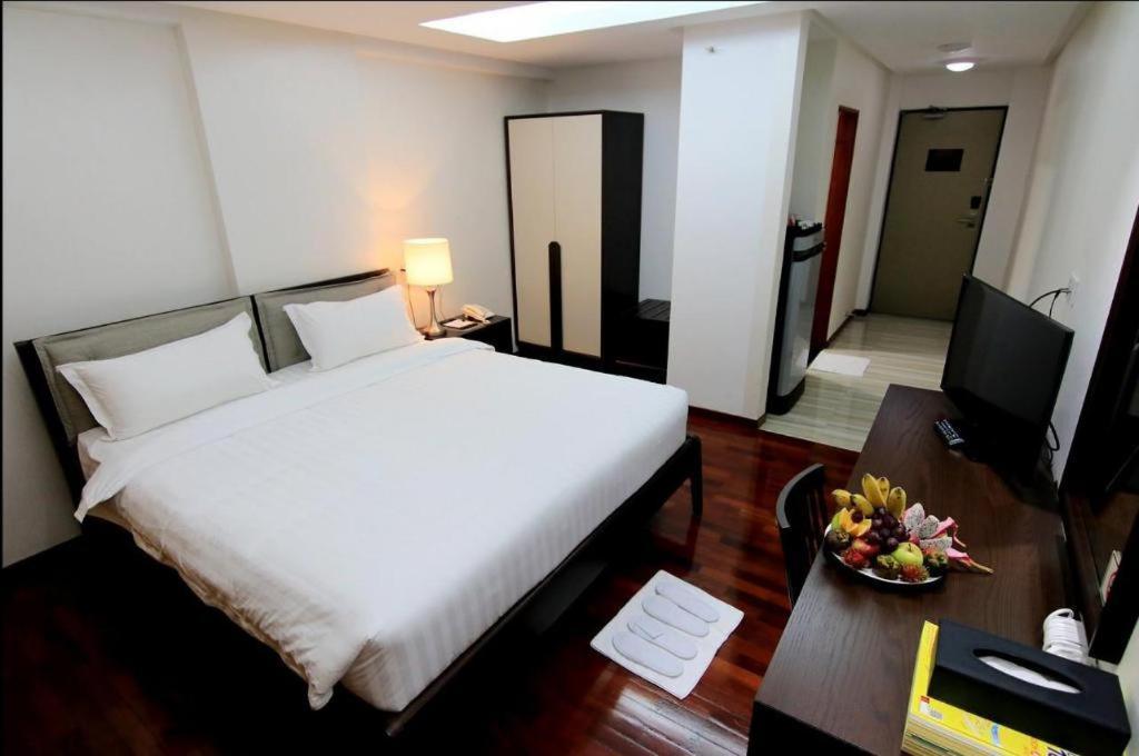 Myanmar Life Hotel Rangoon Buitenkant foto
