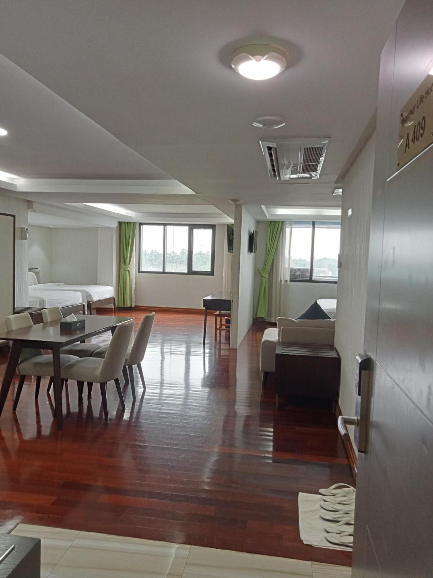 Myanmar Life Hotel Rangoon Buitenkant foto