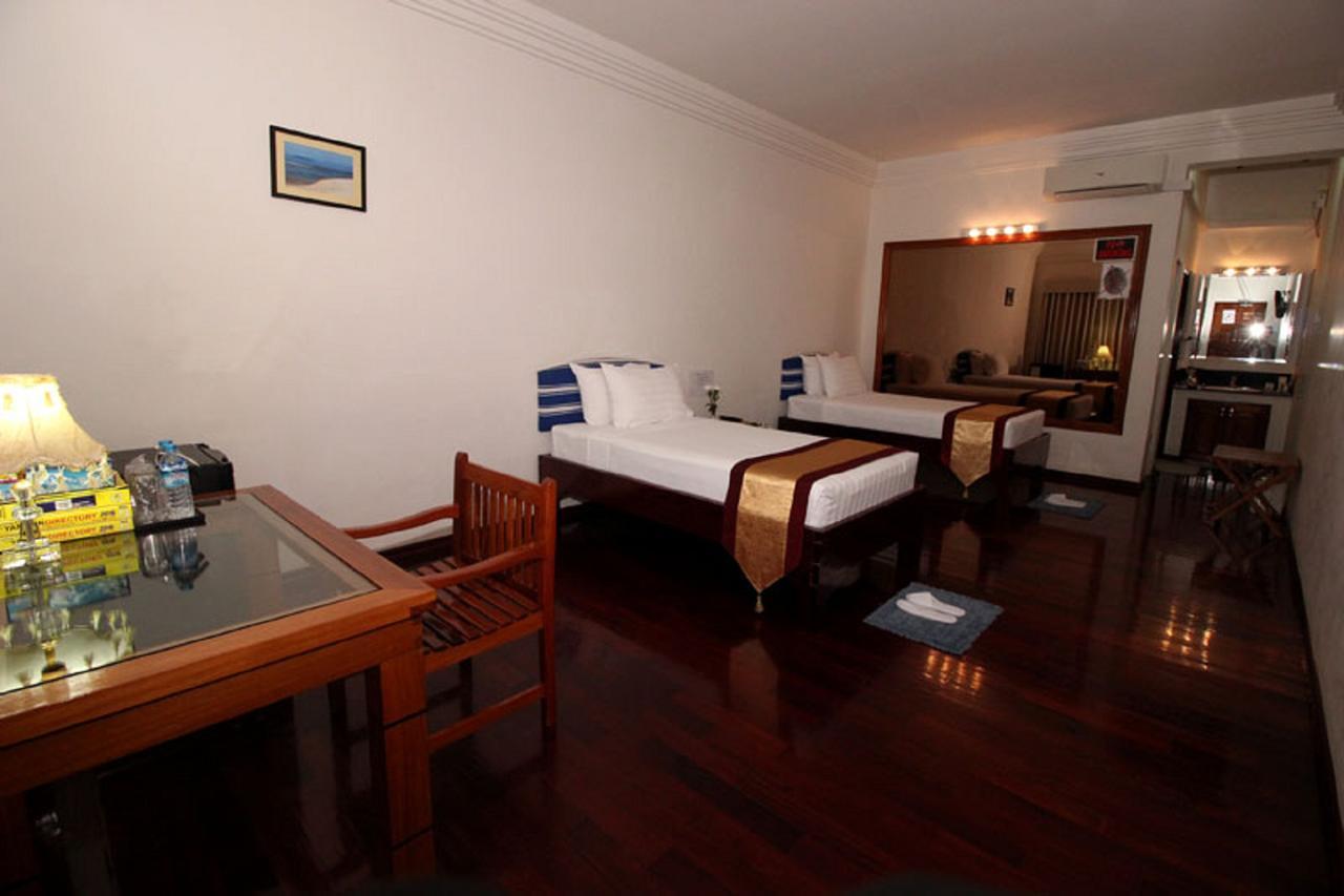 Myanmar Life Hotel Rangoon Buitenkant foto