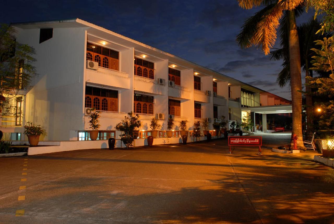 Myanmar Life Hotel Rangoon Buitenkant foto