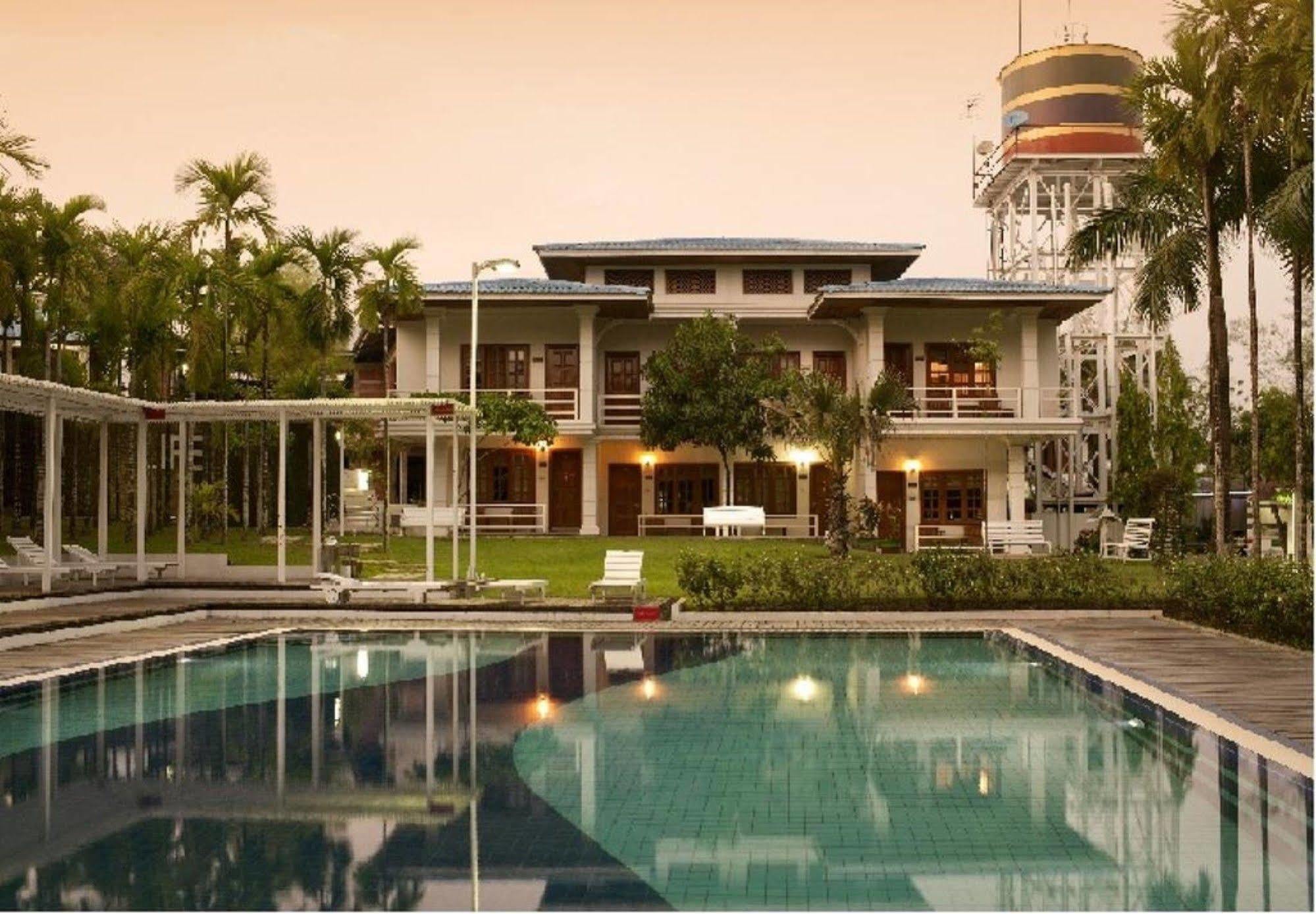 Myanmar Life Hotel Rangoon Buitenkant foto