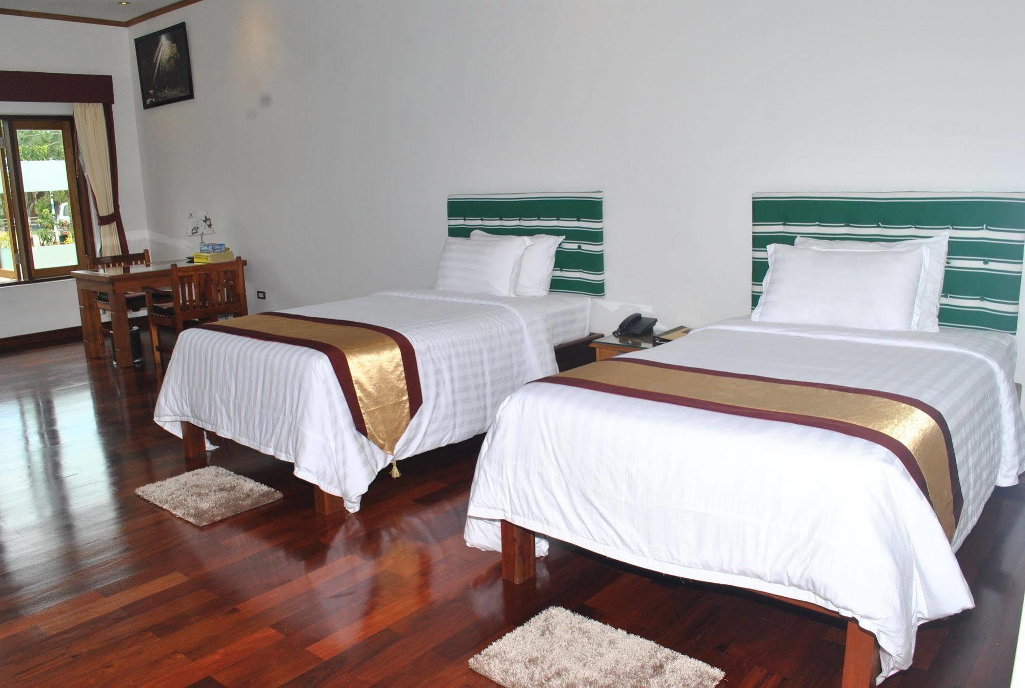 Myanmar Life Hotel Rangoon Buitenkant foto