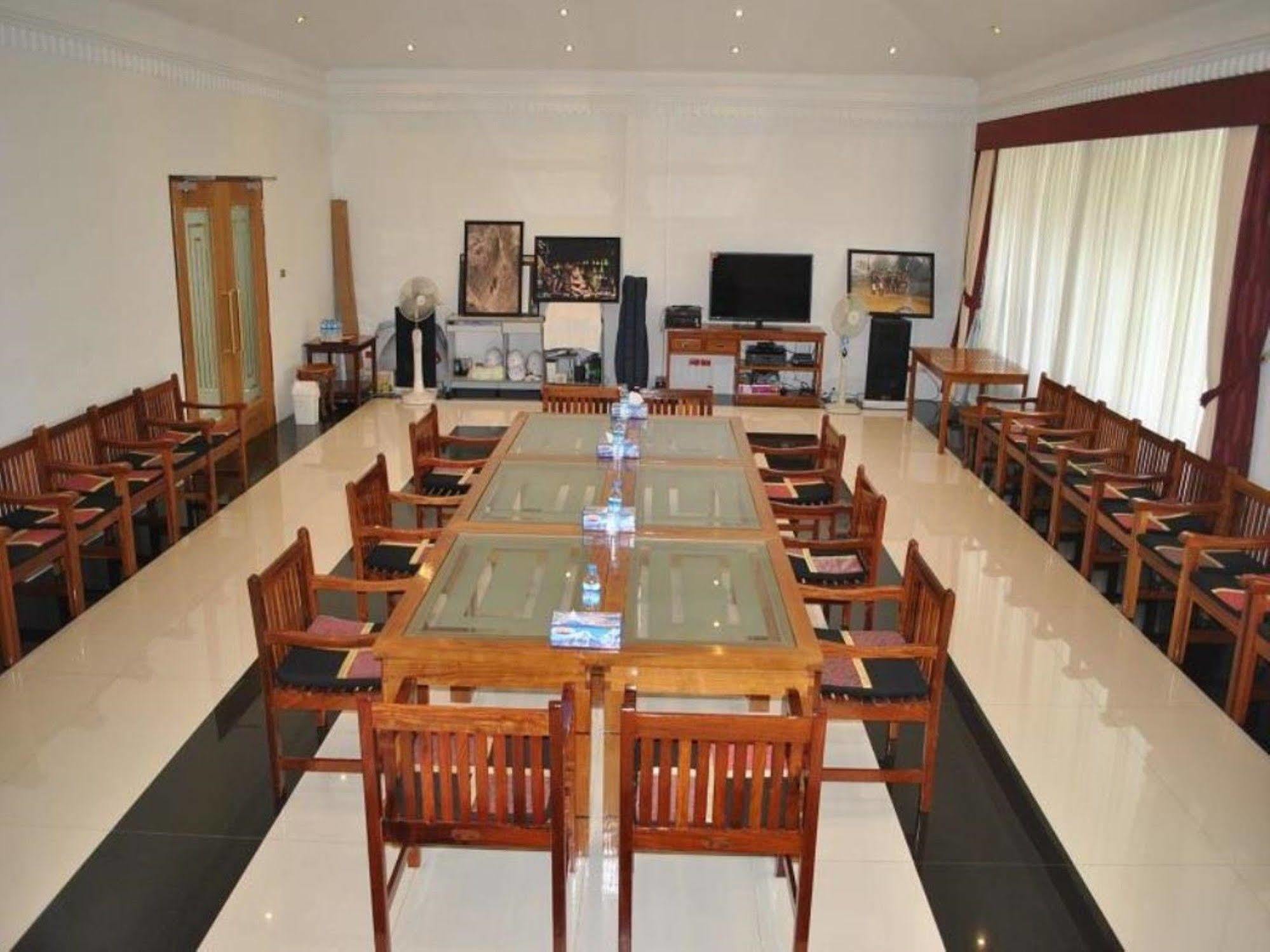 Myanmar Life Hotel Rangoon Buitenkant foto
