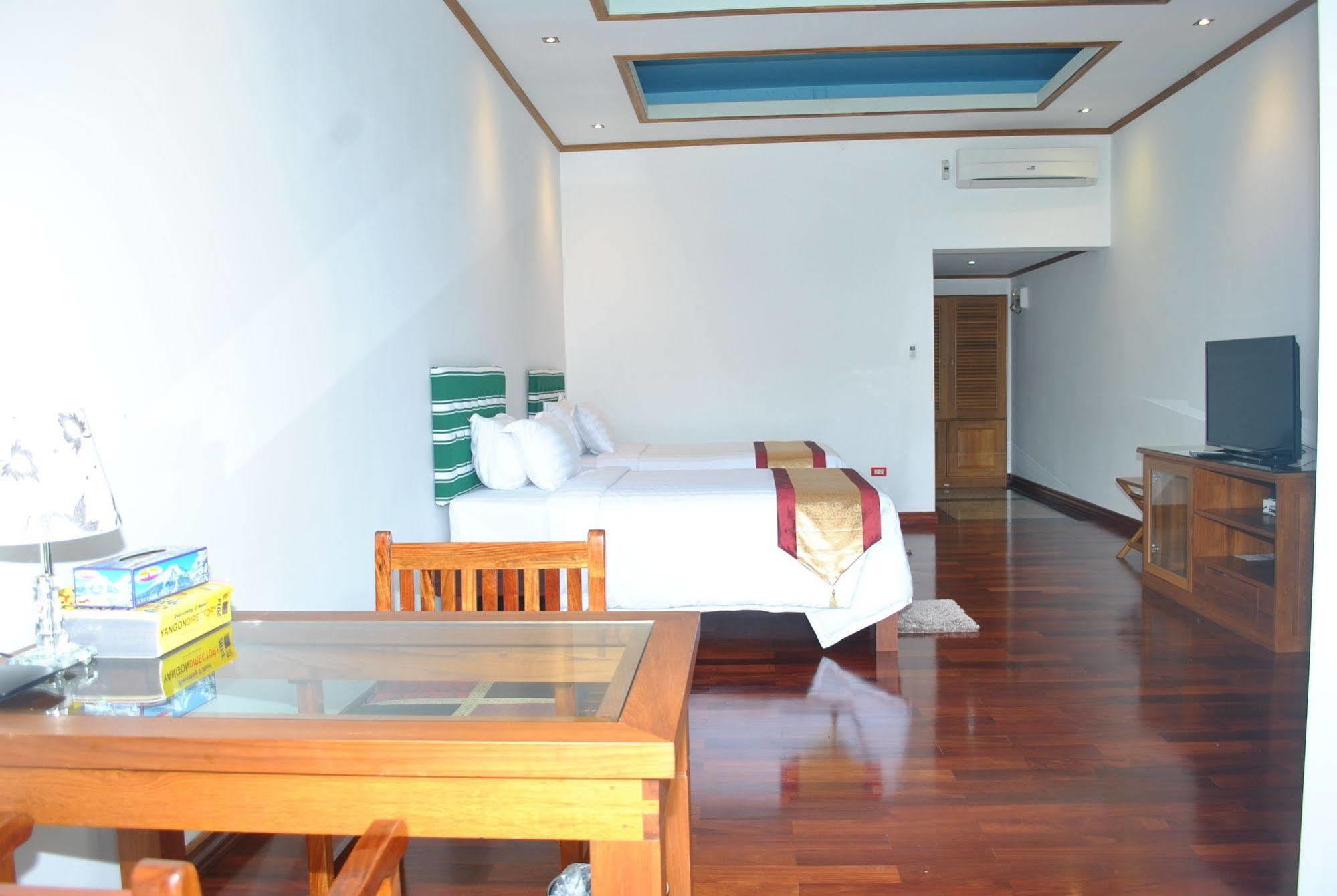 Myanmar Life Hotel Rangoon Buitenkant foto