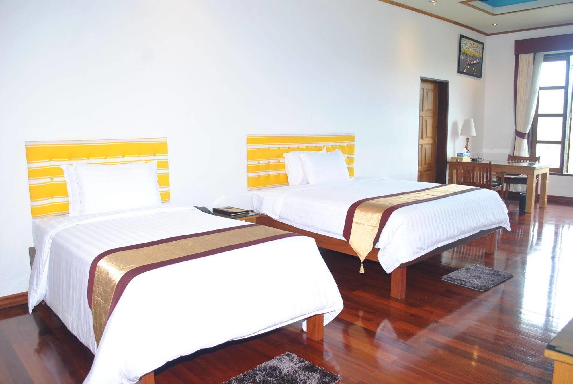 Myanmar Life Hotel Rangoon Buitenkant foto