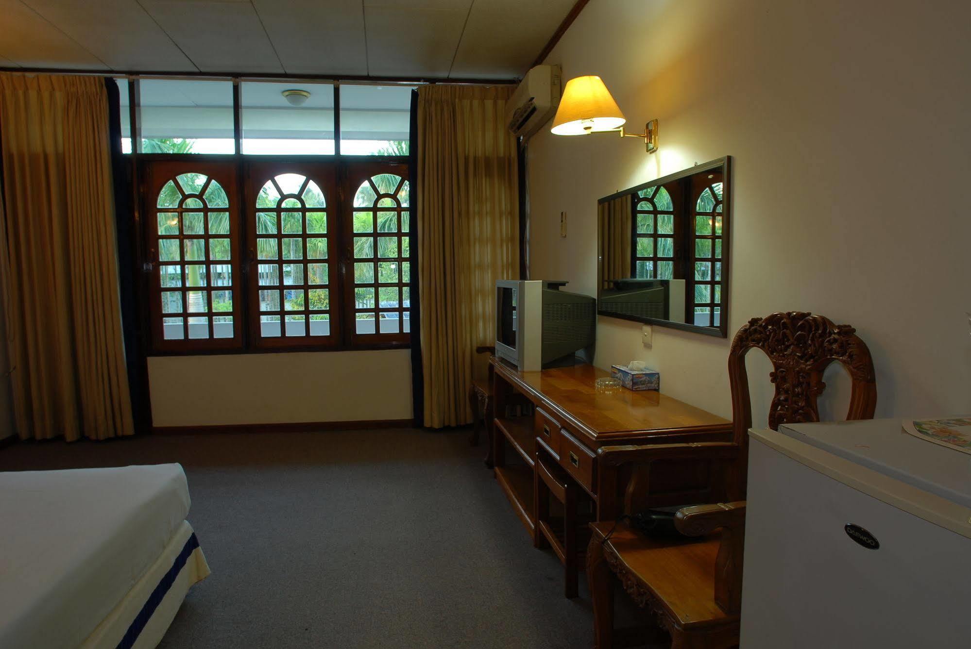 Myanmar Life Hotel Rangoon Buitenkant foto