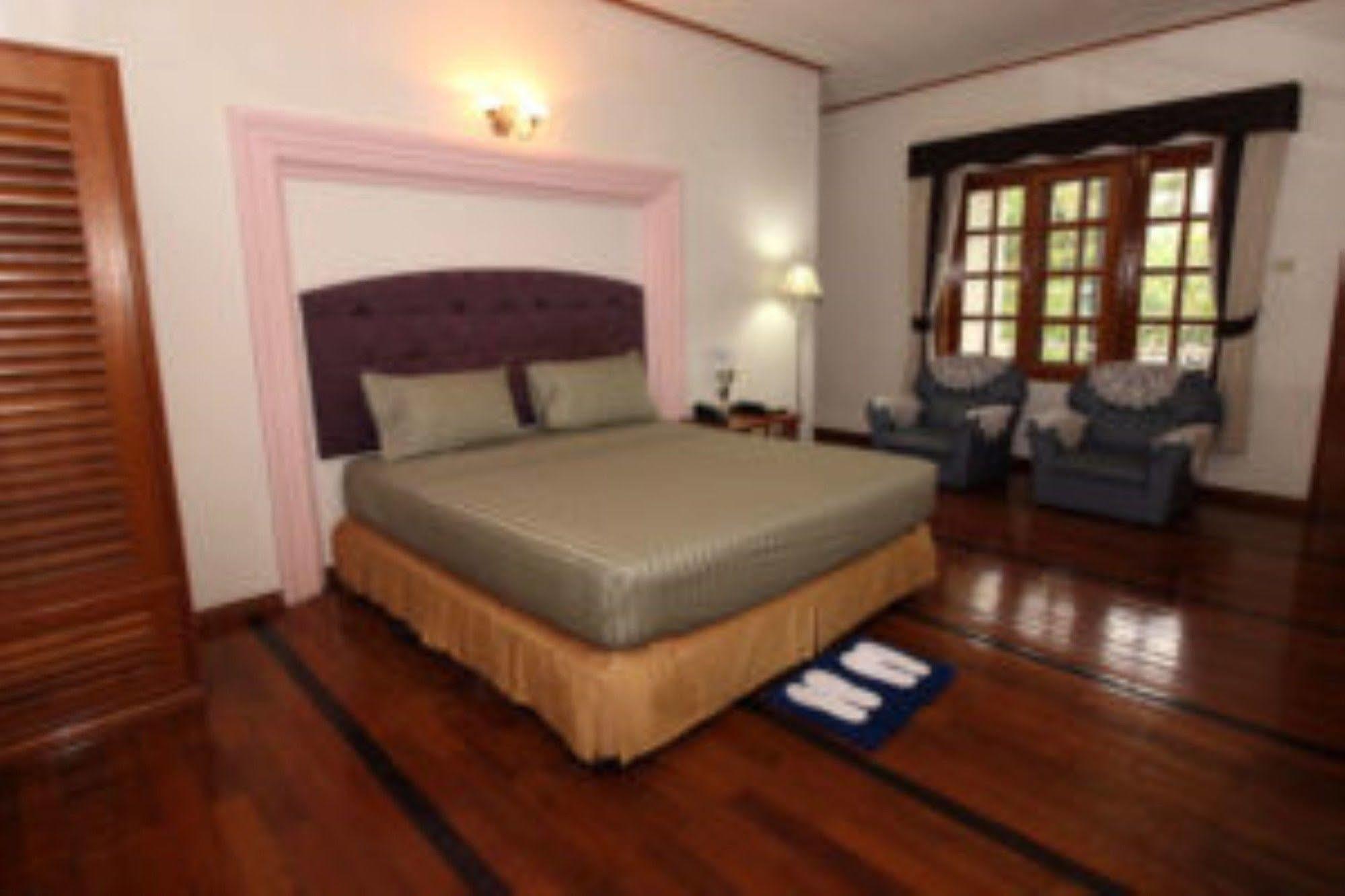 Myanmar Life Hotel Rangoon Buitenkant foto
